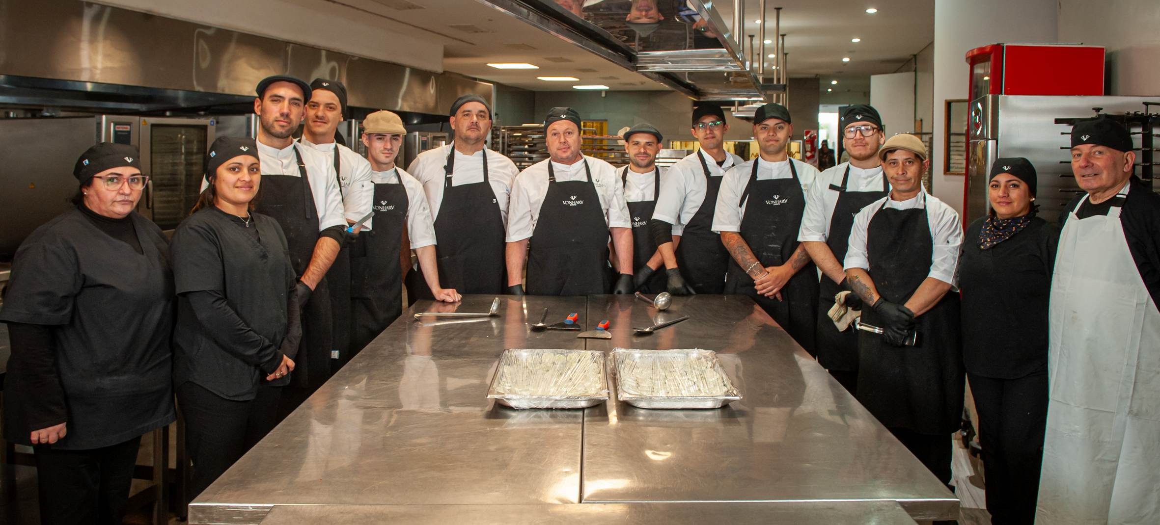 Equipo gastronómico de Vonharv en cocina